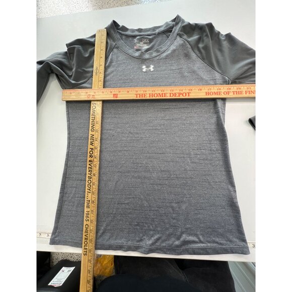 Under Armour Shirt Size Medium HeatGear Long Sleeve Gray Loose Fit Light Base - Picture 3 of 7